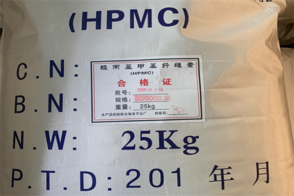 HPMC还具有增稠能力，耐盐性低灰粉、PH稳定性、保水性、尺寸稳定性、优良的成膜性、以及广泛的耐酶性、分散性和粘结性等特点。